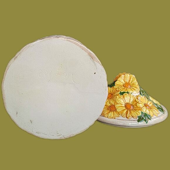 Vintage 1970s Basket of Daisies Hand-Painted Canister - Picture 4 of 5